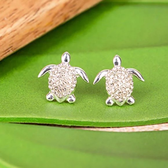 One Blessed Nana Jewelry - NWT *BOUTIQUE* ISABELA ISLAND CRYSTAL TURTLE EARRINGS PERFECT for SPRING/SUMMER